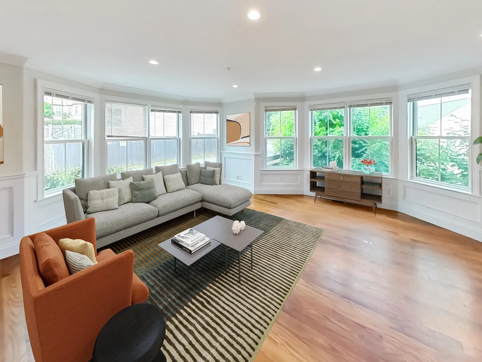 4 bed, 3.5 bath, 1266 sqft, $5,495 — Photo 2