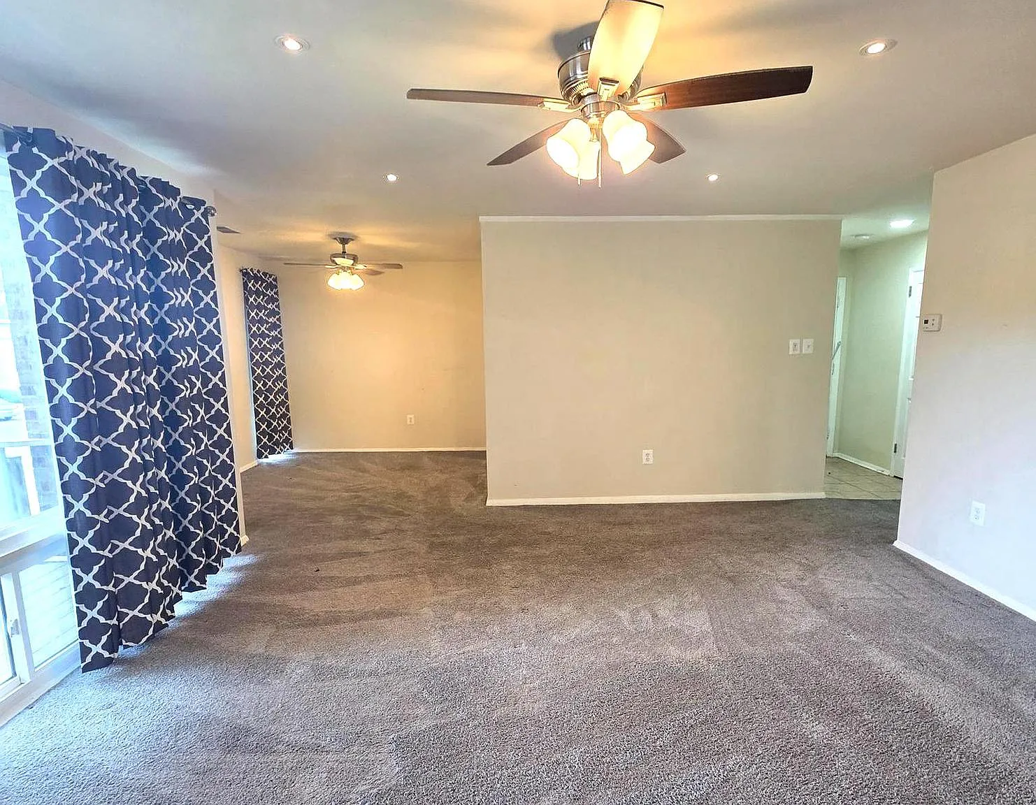 2 bed, 886 sqft, $2,123 — Photo 2