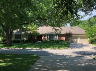 9318 Pawnee Ln, Leawood, KS 66206