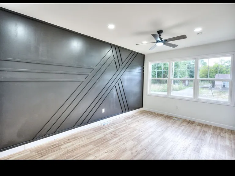 4267 Monroe St — Photo 2