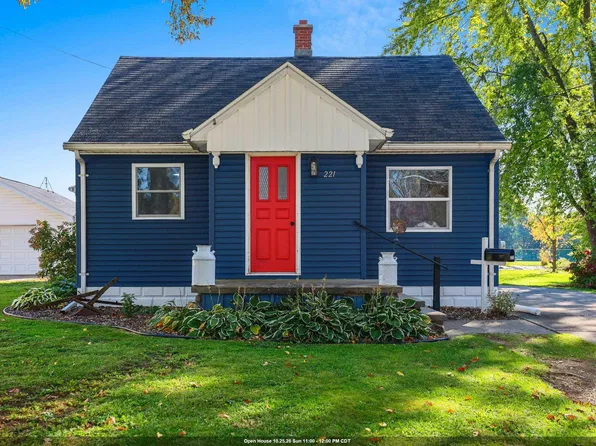 221 Darboy Rd, Combined Locks, WI 54113