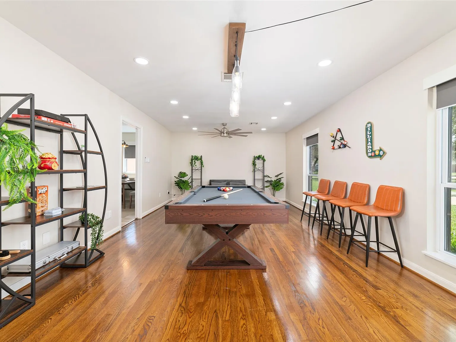 3 bed, 2.0 bath, 2035 sqft, $3,900 — Photo 3
