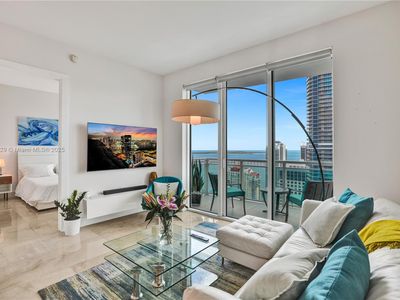 950 Brickell Bay Dr APT 4707, Miami, FL, 33131
