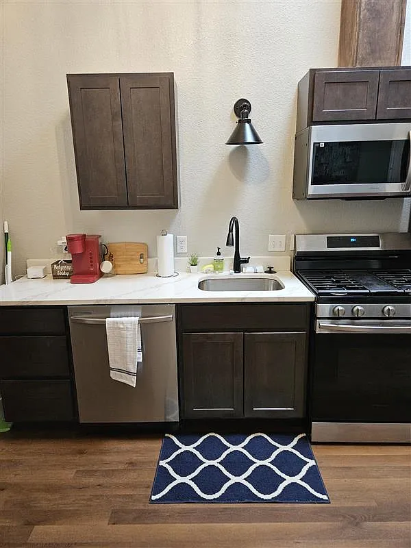 Full kitchen