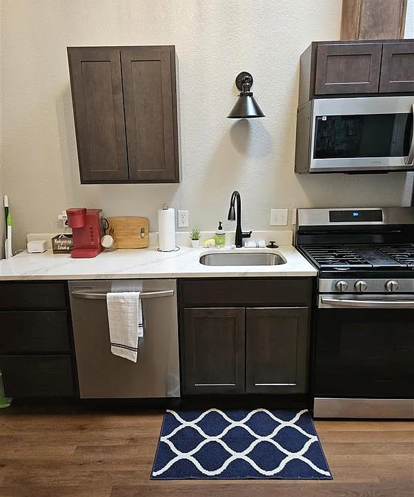 Full kitchen