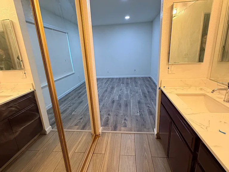 1302 Mossbrook Ct — Photo 20