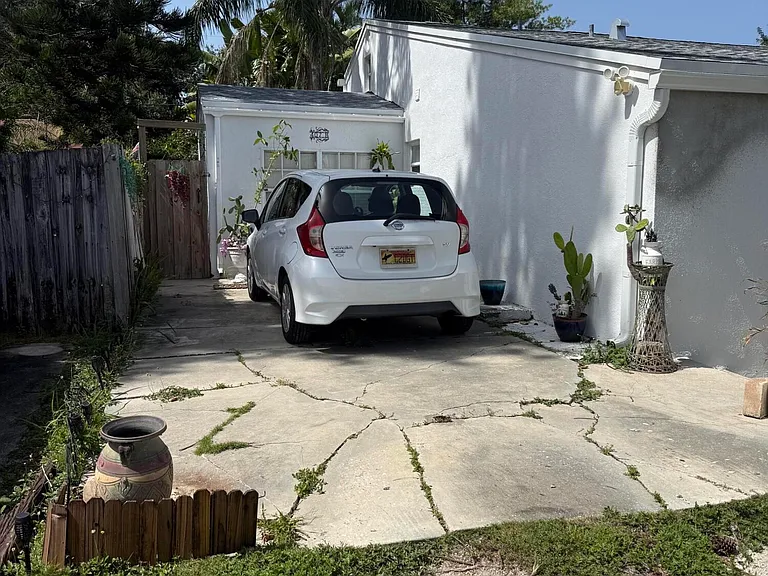 407 W Palm St — Photo 2
