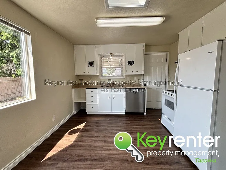 11916 Alaska St S — Photo 4