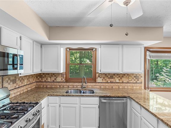 5th image of 8121 Yorkshire Dr
