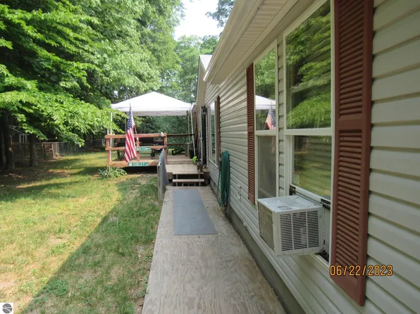 4898 Luanne Ln, Traverse City, MI 49685