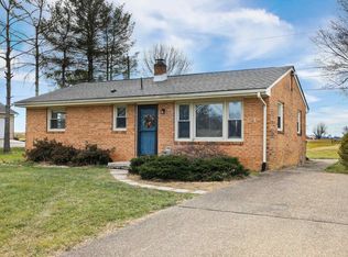 19 Pleasant Valley Dr, Weyers Cave, VA 24486