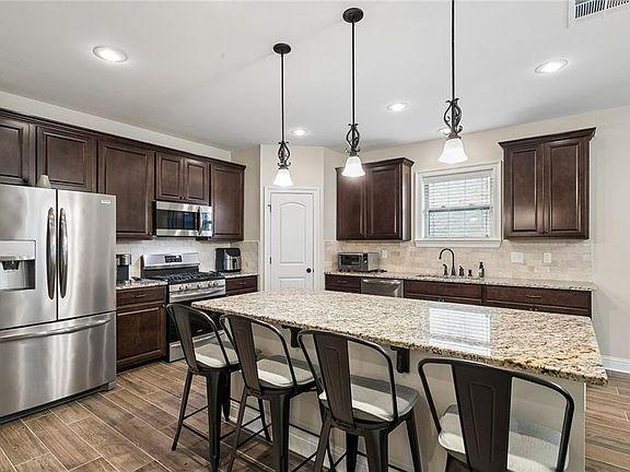 3rd image of 492 Tiger Ave