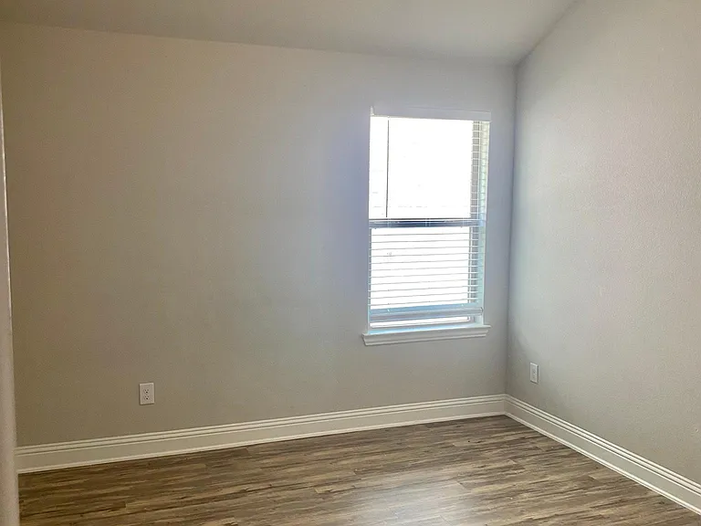2258 Templin Ave — Photo 8