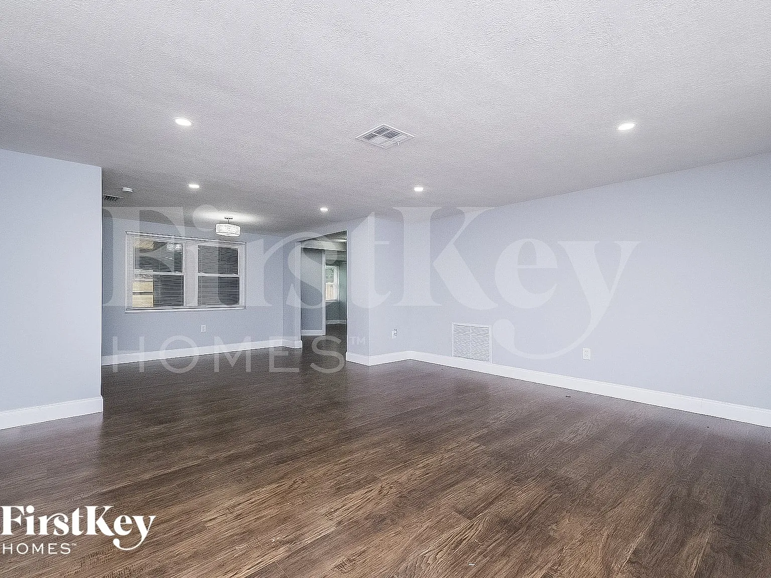3 bed, 2.0 bath, 1345 sqft, $2,055 — Photo 2