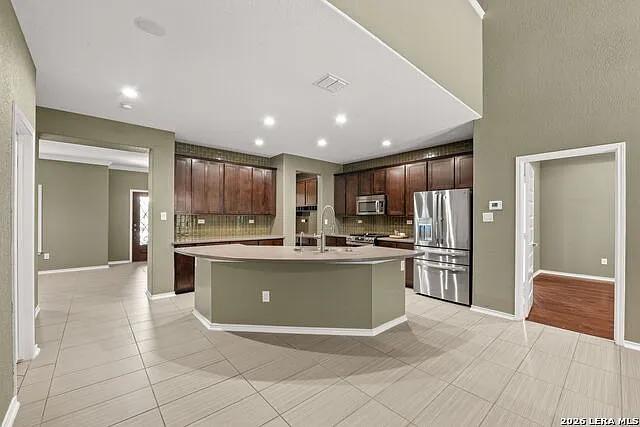 4 bed, 2.5 bath, 2695 sqft, $2,950 — Photo 2