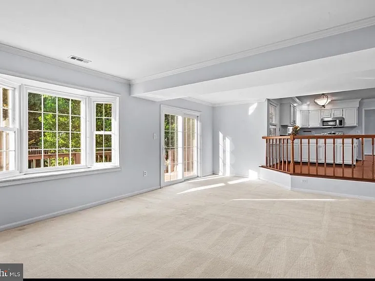 25 Whittingham Cir — Photo 14