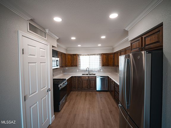 4th image of 3140 W 8th St
