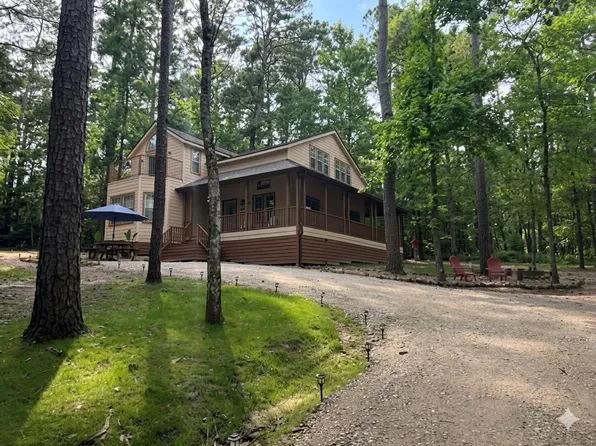 40 Dartmoor Ct, Coldspring, TX 77331