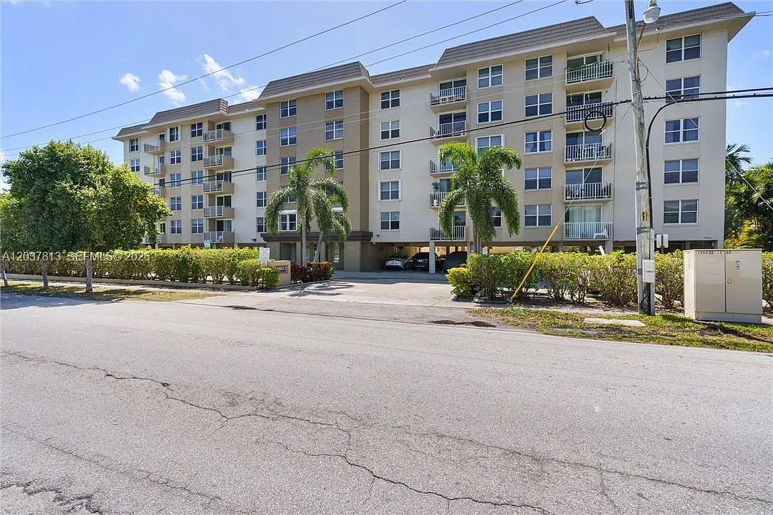 Mark I Condo — Photo 3