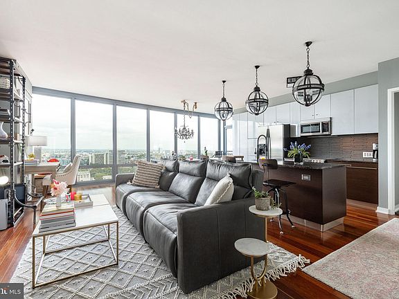 4th image of 2101 Market St Unit 2901