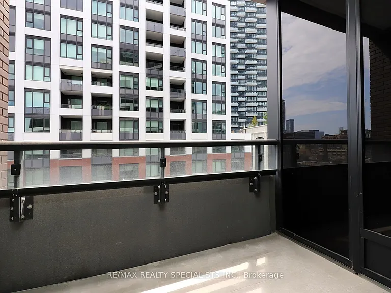 455 Wellington St W #704 — Photo 33