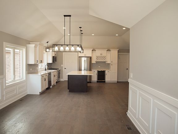 5th image of 5929 W 89th Pl