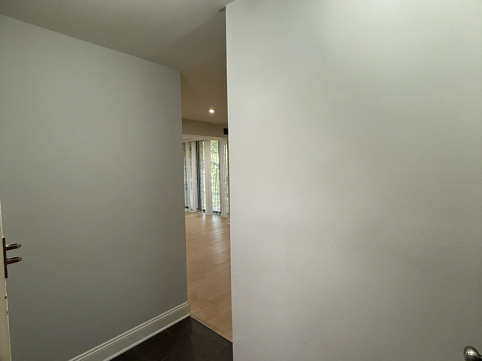 2 bed, 995 sqft, $2,100 — Photo 2