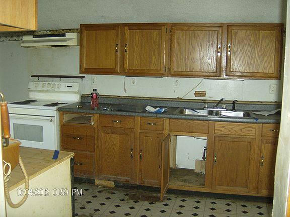 5th image of 849 E 4th St