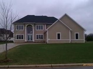 7269 S Stone Hedge Dr, Franklin, WI 53132