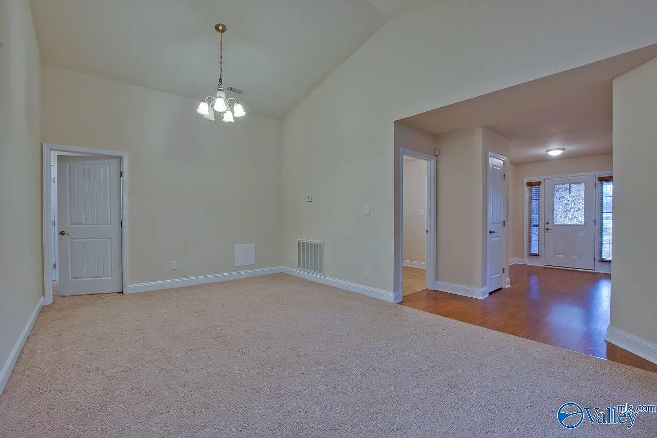 3 bed, 2.0 bath, 2001 sqft, $2,400 — Photo 4