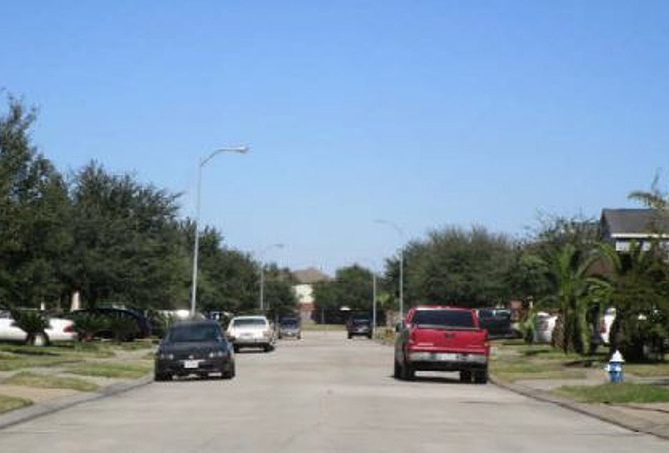 Exterior Neighborhood (street photo)