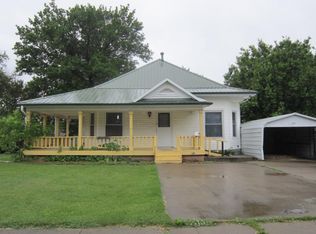 721 N Grand St, Chariton, IA 50049
