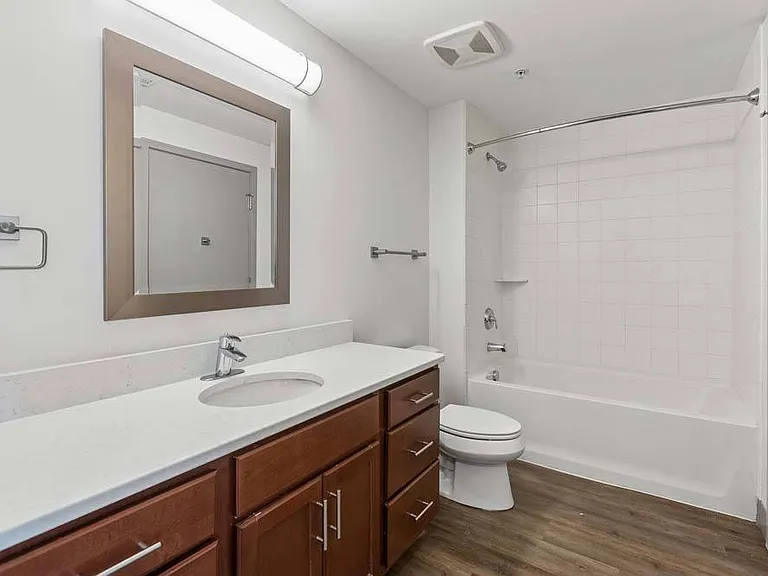 Midtown Crossing Apartments — Photo 80