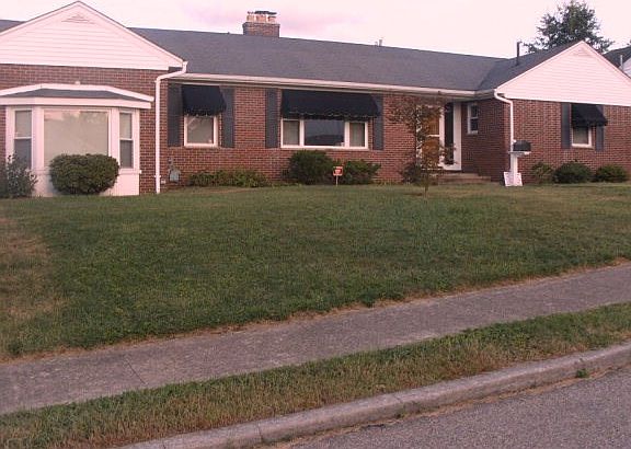 3rd image of 2824 Gilbert Ave