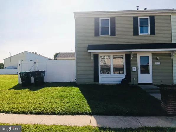 17 Linden Ct, Sicklerville, NJ 08081