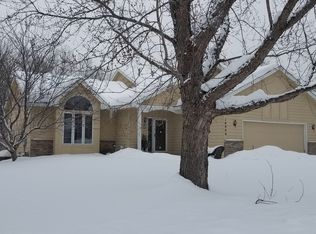 14909 Oakcrest Cir, Savage, MN 55378
