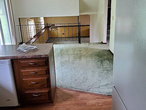 kitchen/ dining area. Appl. Stay