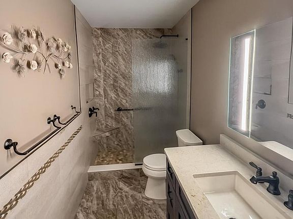 4th image of 207 N 34th St