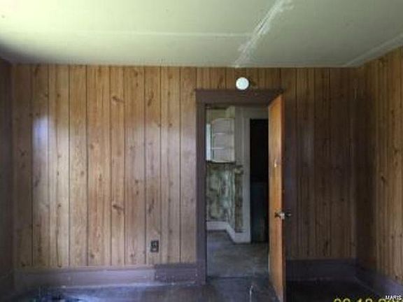 2nd image of 835 N 74th St