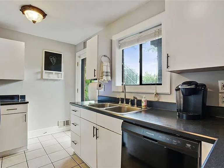 1466 E Rock Springs Rd NE — Photo 9