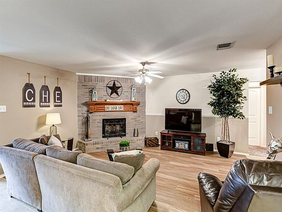 3rd image of 4027 Liberty Trl