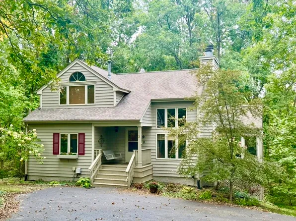 2 Russett Ln, Galena, IL 61036