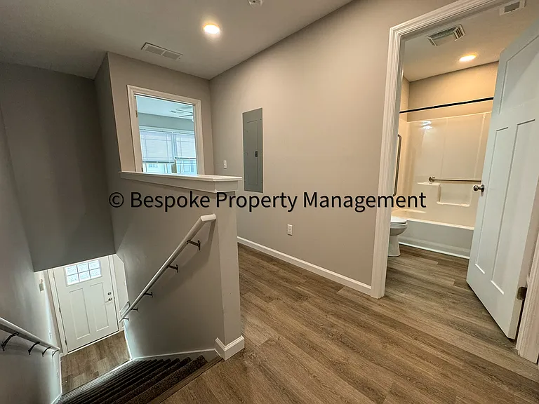 31-41 Goliath Dr — Photo 9