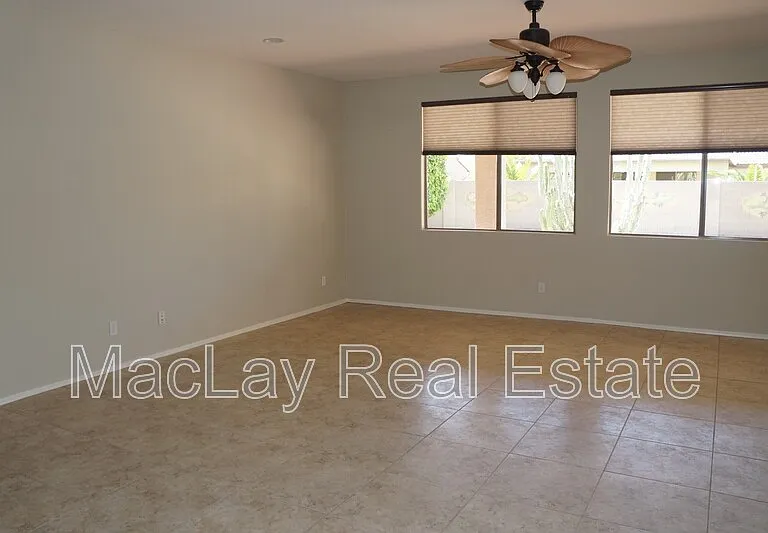 203 W Cedar Dr — Photo 3
