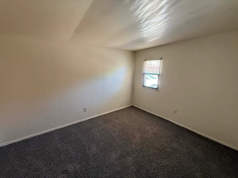 1137-1 E Adelaide Dr — Photo 13