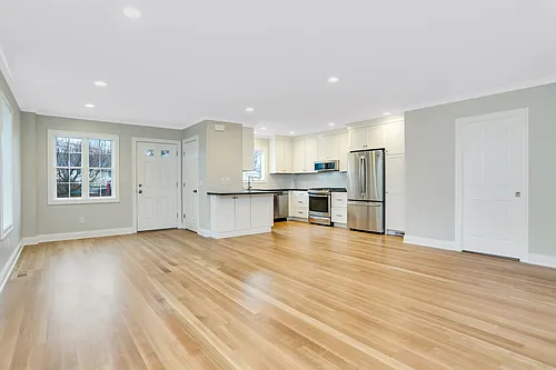 81 Cos Cob Ave #B Photo 1