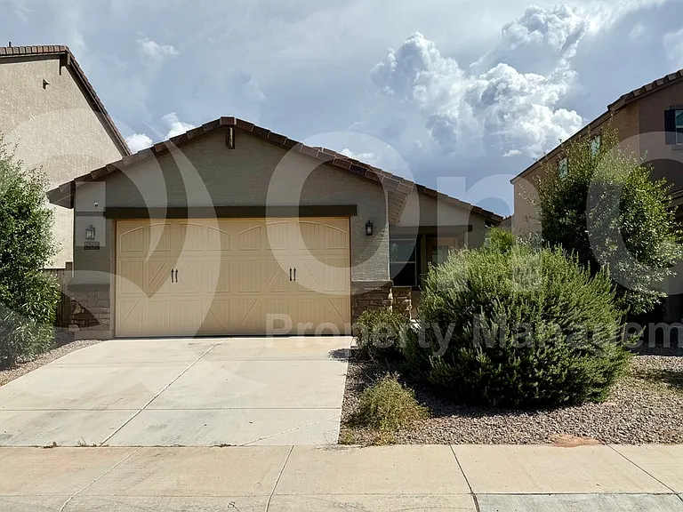 40451 W Shaver Dr — Photo 1