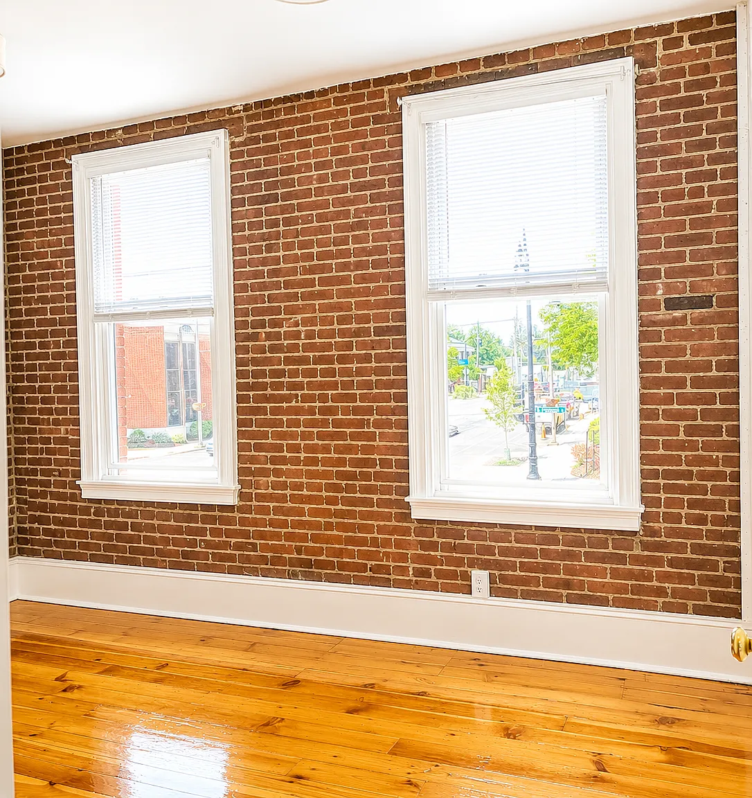 3 bed, 775 sqft, $2,950 — Photo 2