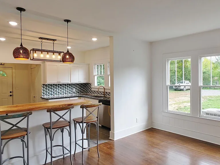 2123 Lyndon Ave — Photo 12