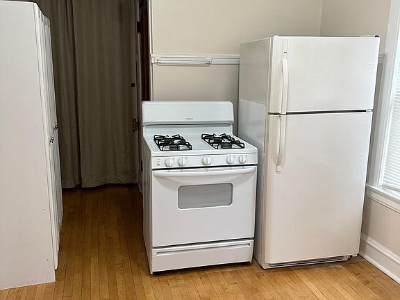 4th image of 2137 W Cornelia Ave APT 2W